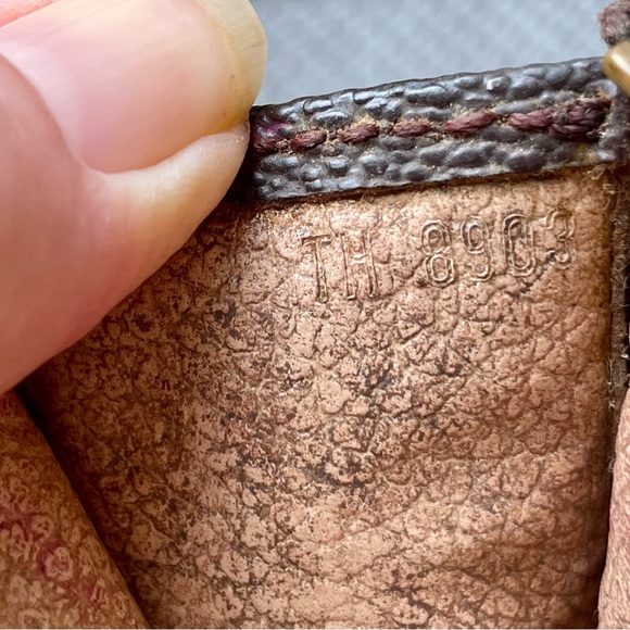 Auth Louis Vuitton Monogram Pouch Clutch Date-code 1989 France - Picture 7 of 12